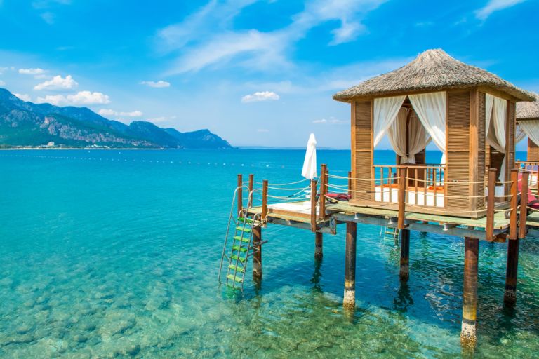 casuta pe apa in antalya